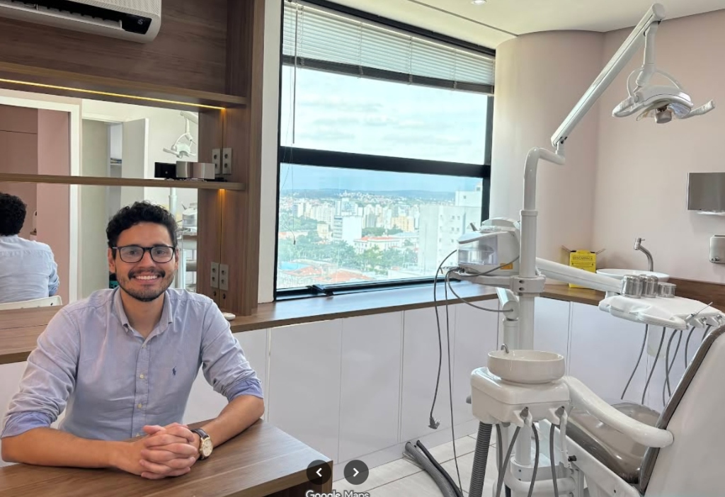 Dr. Rhayke Bastos no Consultório